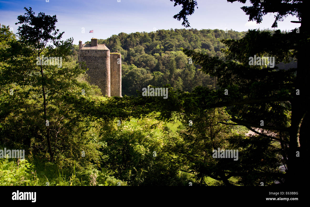 Neidpath Castle in piedi sopra il fiume Tweed, vicino a Peebles Foto Stock