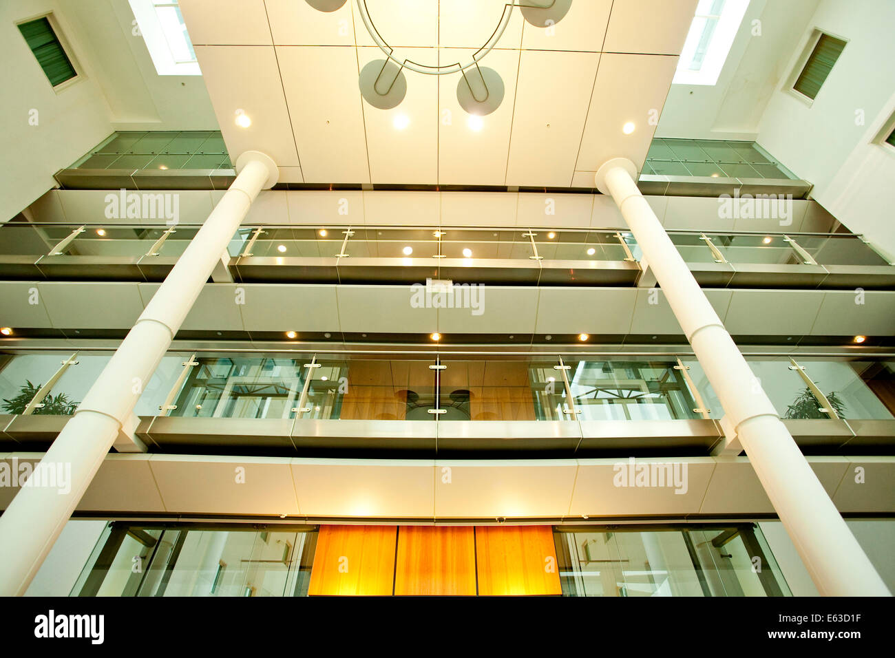Gatwick Arora International Hotel Foyer, guardando il lampadario Foto Stock