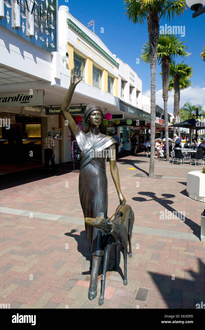 Statua di bronzo di una donna e il cane a Napier nel Hawke's Bay Regione, Isola del nord, Nuova Zelanda. Foto Stock