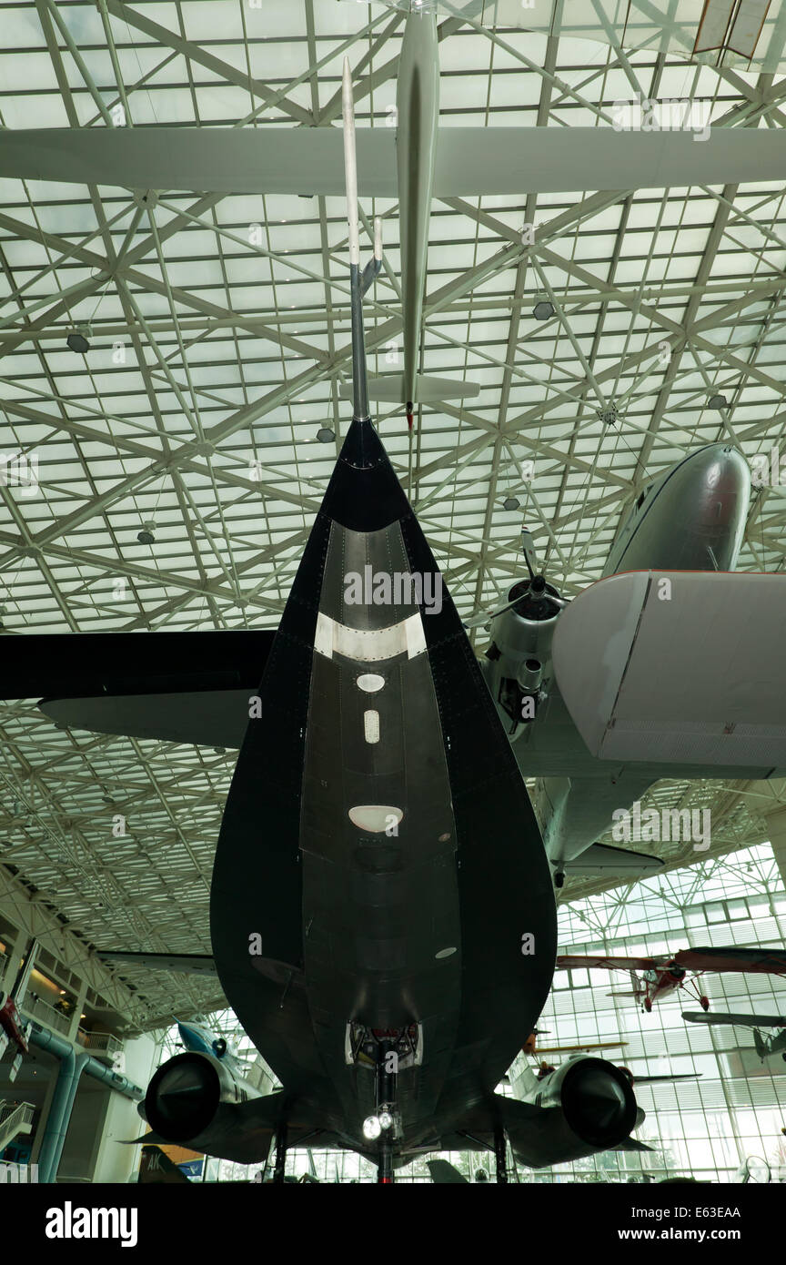 Ampio angolo di vista di fronte di un Lockheed M-21 Blackbird sul display nella Grande Galleria del Museo del Volo, Boeing Field Foto Stock