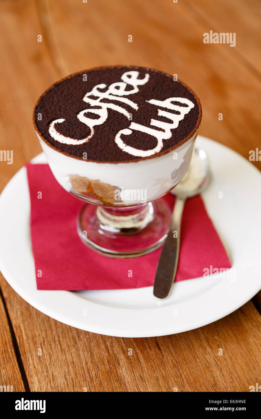 Il tiramisù in vetro con caffè segno del Club Foto Stock