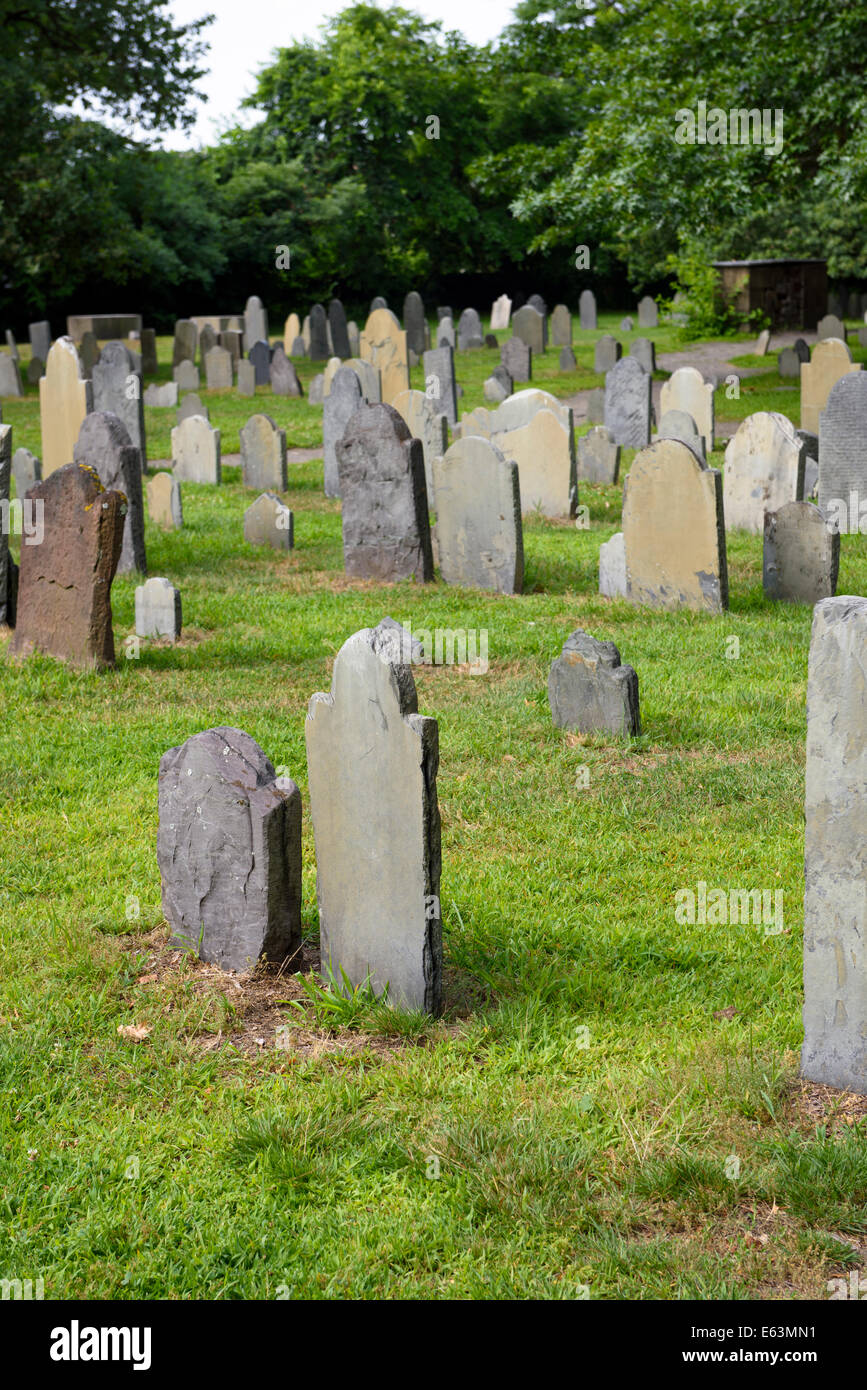Le lapidi al Charter Street Sepoltura, noto come Olde seppellire punto un epoca coloniale cimitero, Salem Massachusetts. Foto Stock