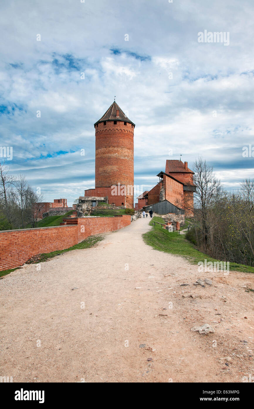 Lettonia - parzialmente restaurato castello Turaida dal XIII secolo Foto Stock