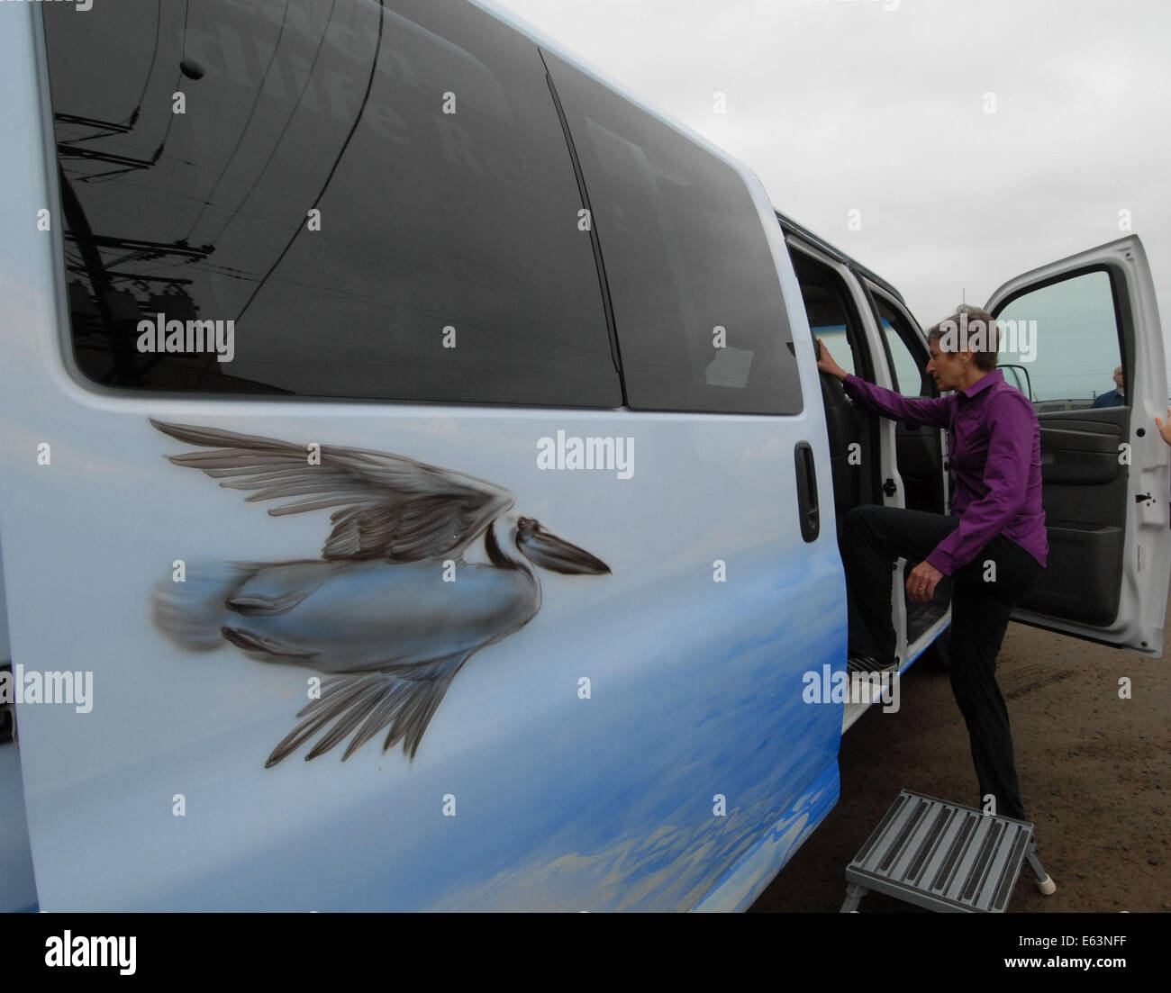 San Diego, California, Stati Uniti d'America. 13 Ago, 2014. Il Segretario degli Interni Sally Jewell visiti il San Diego National Wildlife Refuge dove ha annunciato che il San Diego National Wildlife Refuge complesso avrebbe ricevuto un supplemento di $ 1 milioni di euro in finanziamenti per raggiungere un nuovo pubblico e innestare la California del Sud comunità urbane e la gioventù nella conservazione e attività ricreative all'aperto. Il rifugio è il primo tra la nazione urbana della National Wildlife rifugi per ricevere questo nuovo premio attraverso un concorso nazionale. Il rifugio la proposta vincente, il SoCal Urban Wildlife Refuge Progetto, incorpora fuori Foto Stock