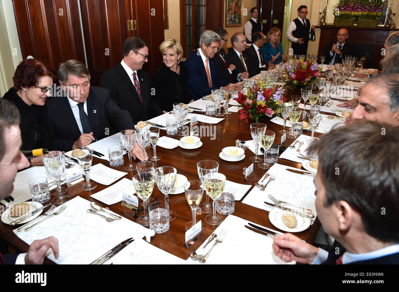 Stati Uniti Il segretario di Stato John Kerry e U.S. Il Segretario della Difesa Chuck Hagel sedersi con le loro controparti australiano - Ministero degli Esteri Foto Stock
