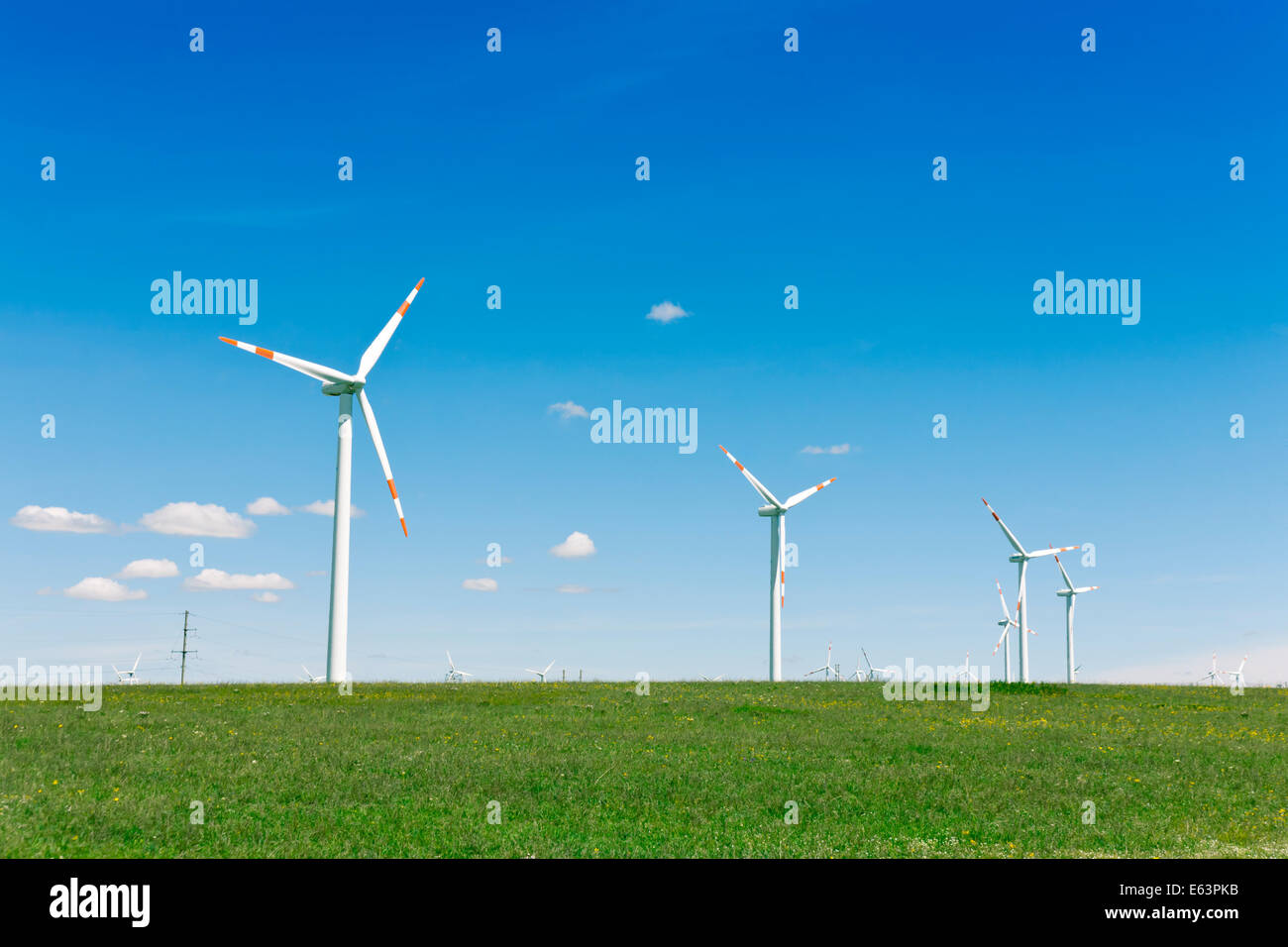 Energia ambientale da turbine eoliche Foto Stock