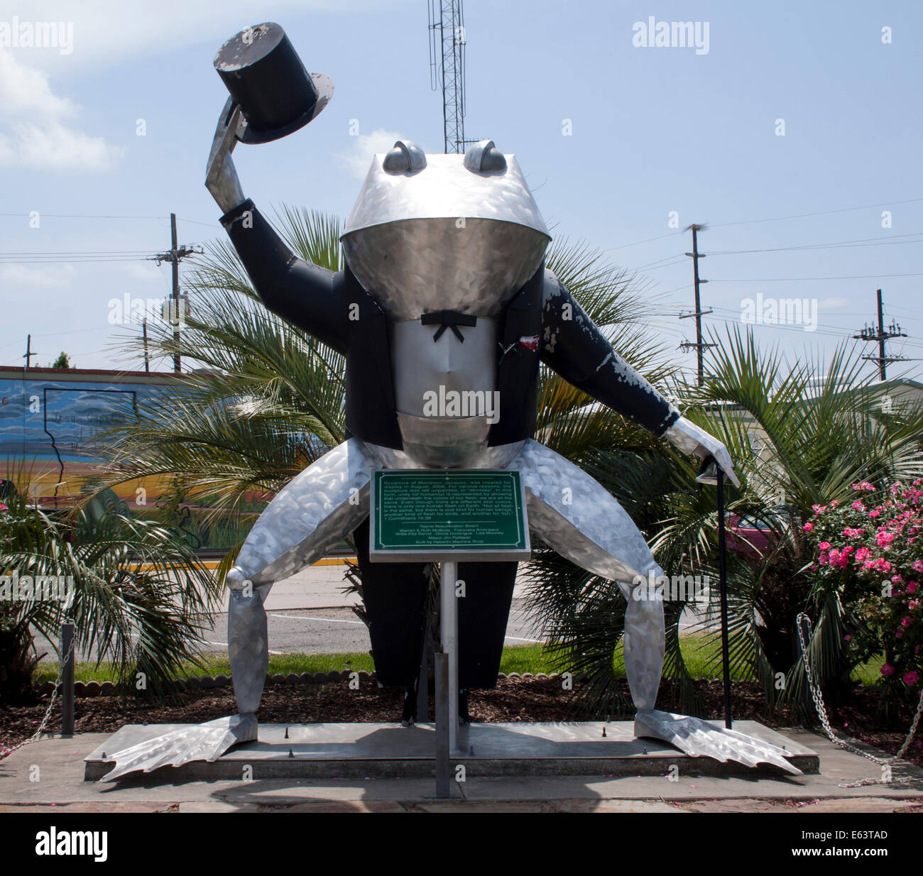 Scultura di rana a Rayne, Louisiana, la capitale delle rane degli Stati Uniti, che celebra l'identità unica della città con l'arte pubblica stravagante. Foto Stock