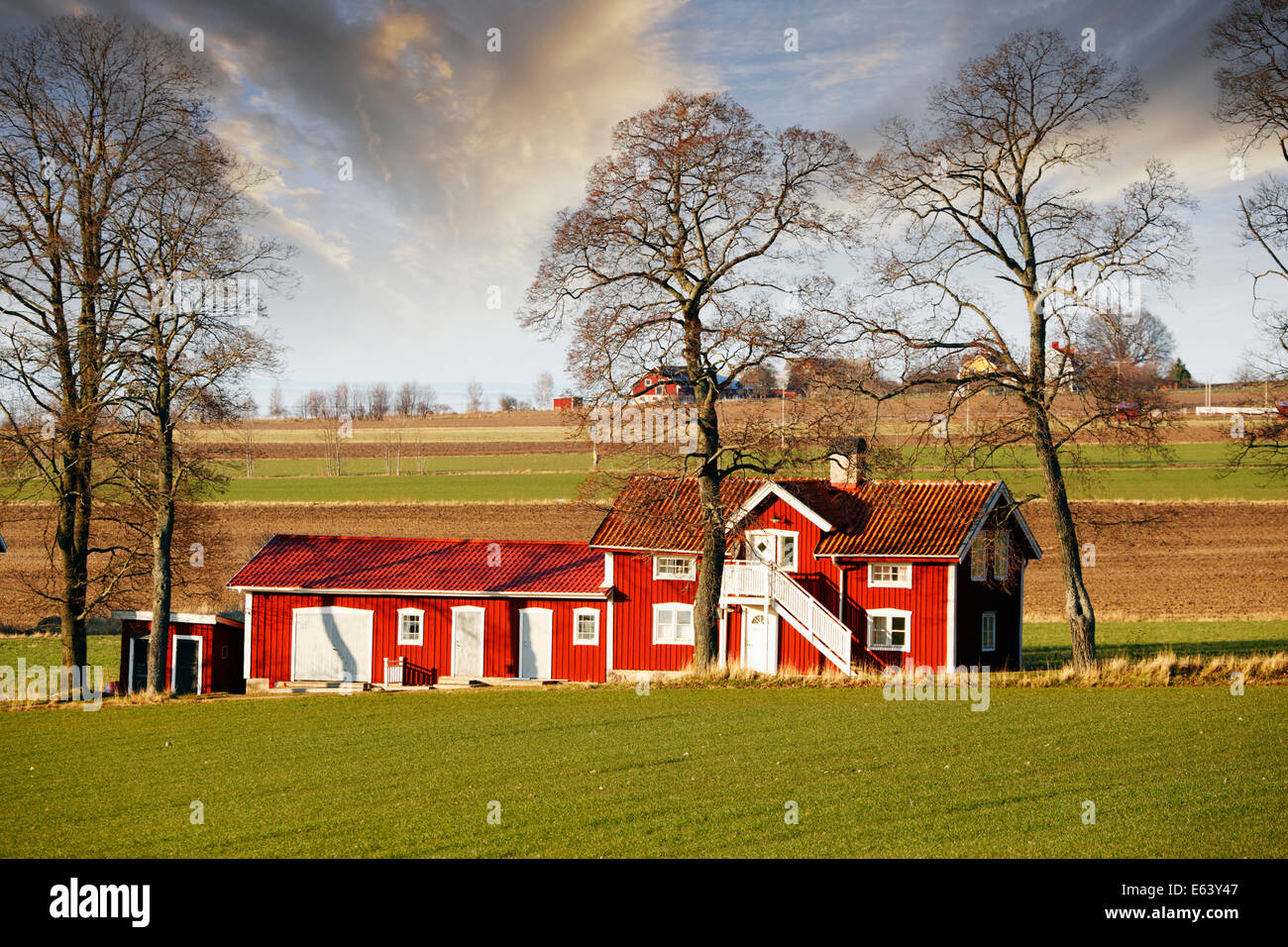 Vecchia fattoria rosso case e villette, Svezia Foto Stock