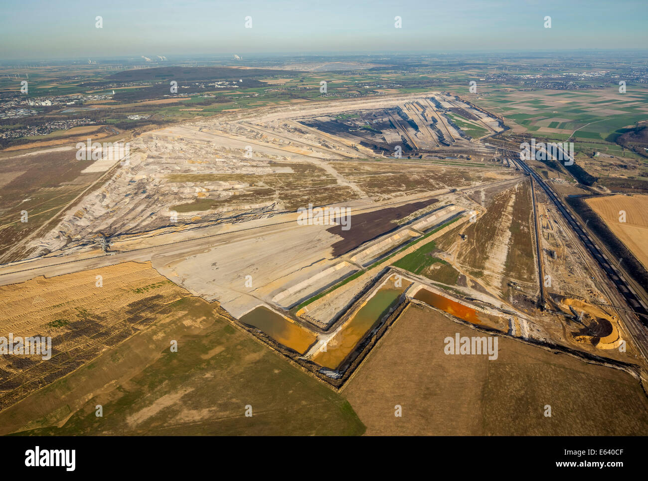Vista aerea, Inden a cielo aperto della miniera di lignite, Nord Reno-Westfalia, Germania Foto Stock