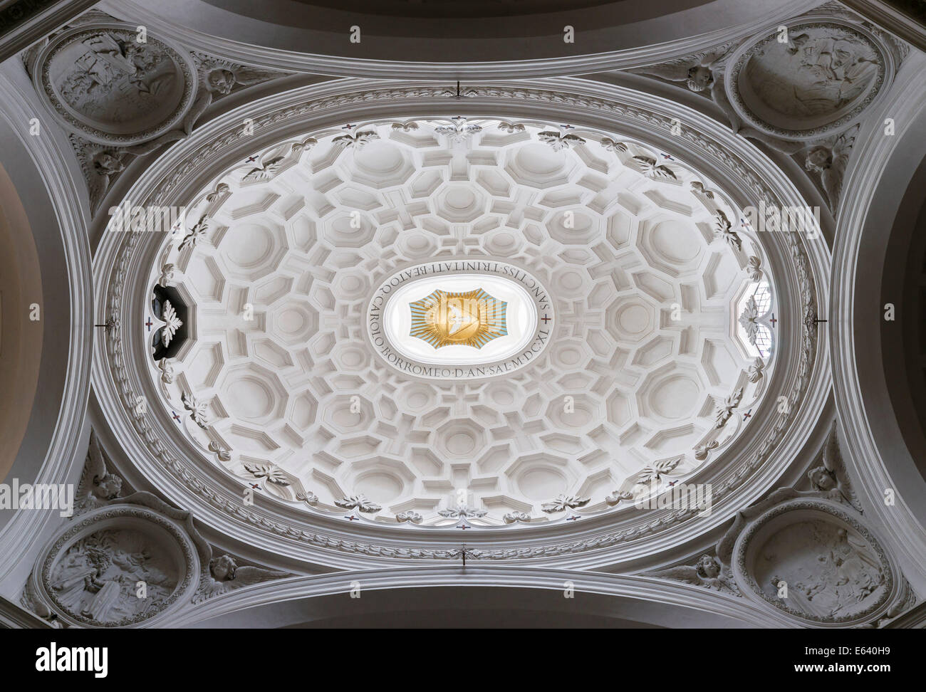 Cupola della chiesa di San Carlo alle Quattro Fontane, San Carolino, dall'architetto Francesco Borromini, Quirinale, Roma, Lazio Foto Stock