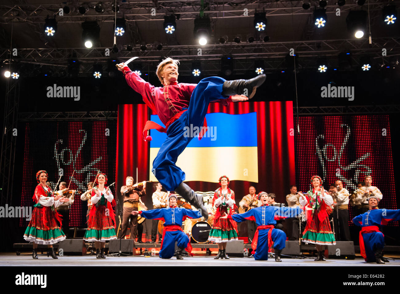 Chaika, ucraino di danza e musica popolare ensemble da Odessa, effettuando in corrispondenza di Folkart, folklore sub-festival di Festival di Quaresima Foto Stock
