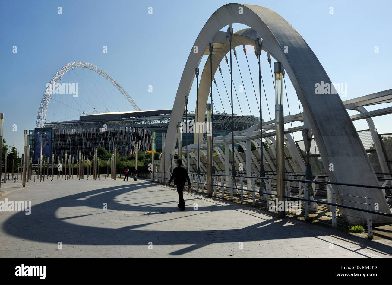 Lo stadio di Wembley, dalla stazione di Wembley Bridge Foto Stock