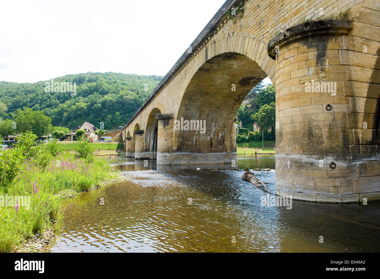 Il ponte di Grolejac oltre il fiume Dordogna in Francia Foto Stock