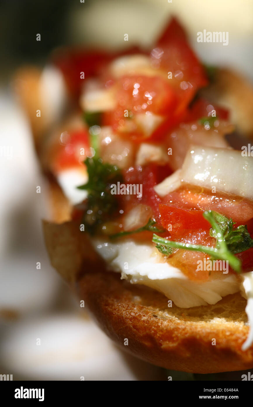 Pane bruschetta cipolla pomodoro Foto Stock