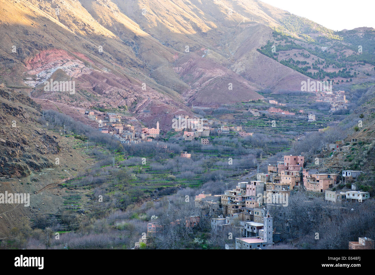 Kasbah de Toubkal,il monte Toubkal la montagna più alta in Africa Sett. 4167 mt,coperta di neve, Imlil Valley,Hills,zona circostante,Marocco Foto Stock