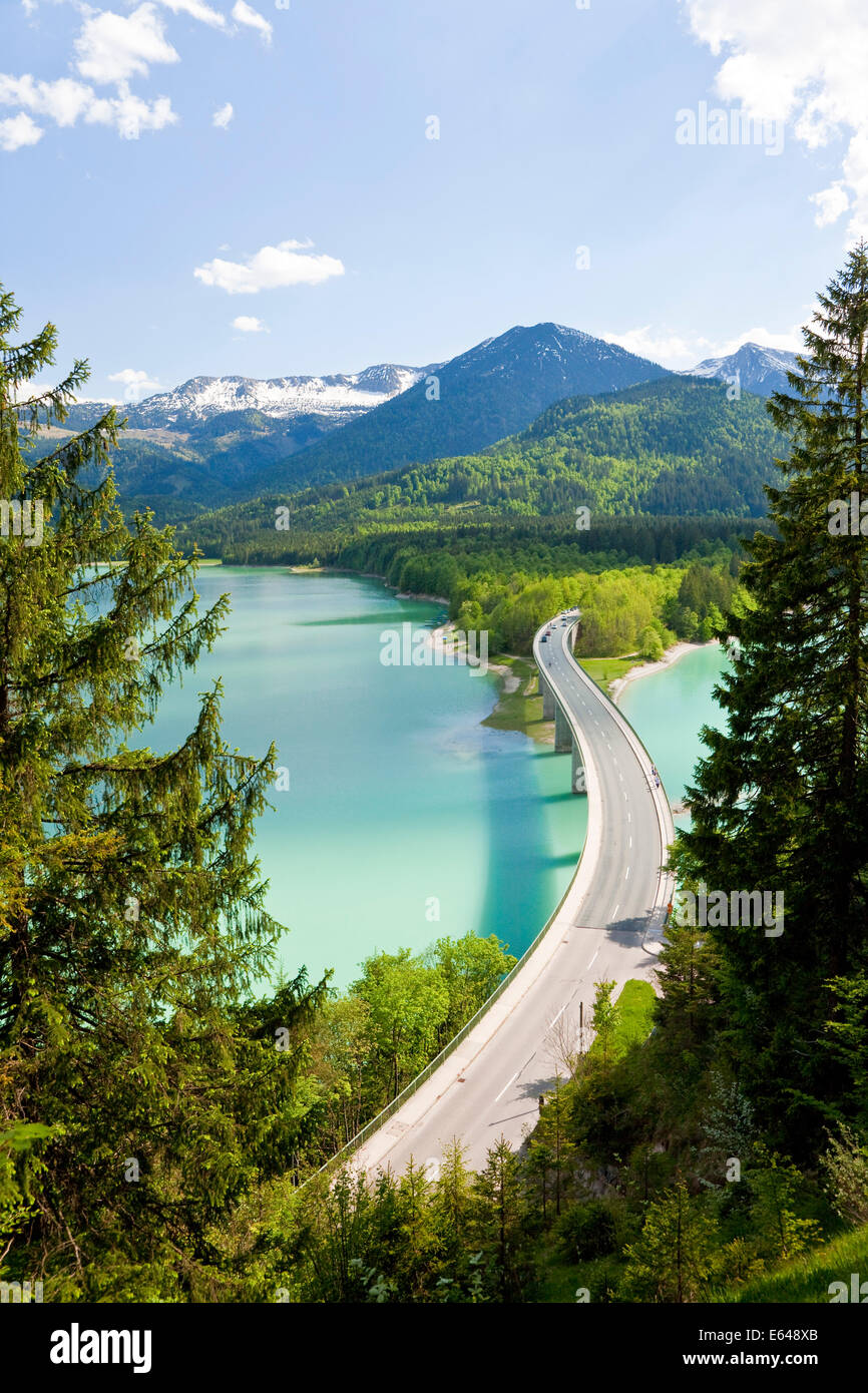 Lago Sylvenstein e Ponte Alpi Bavaresi Baviera Germania Foto Stock