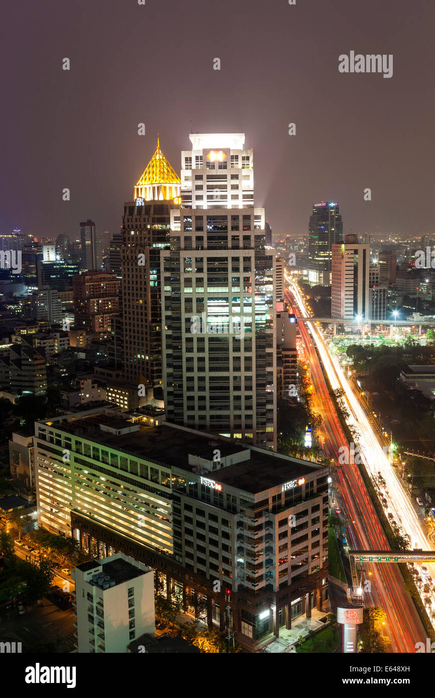 Lo skyline della citta' al tramonto, Bangkok, Thailandia Foto Stock