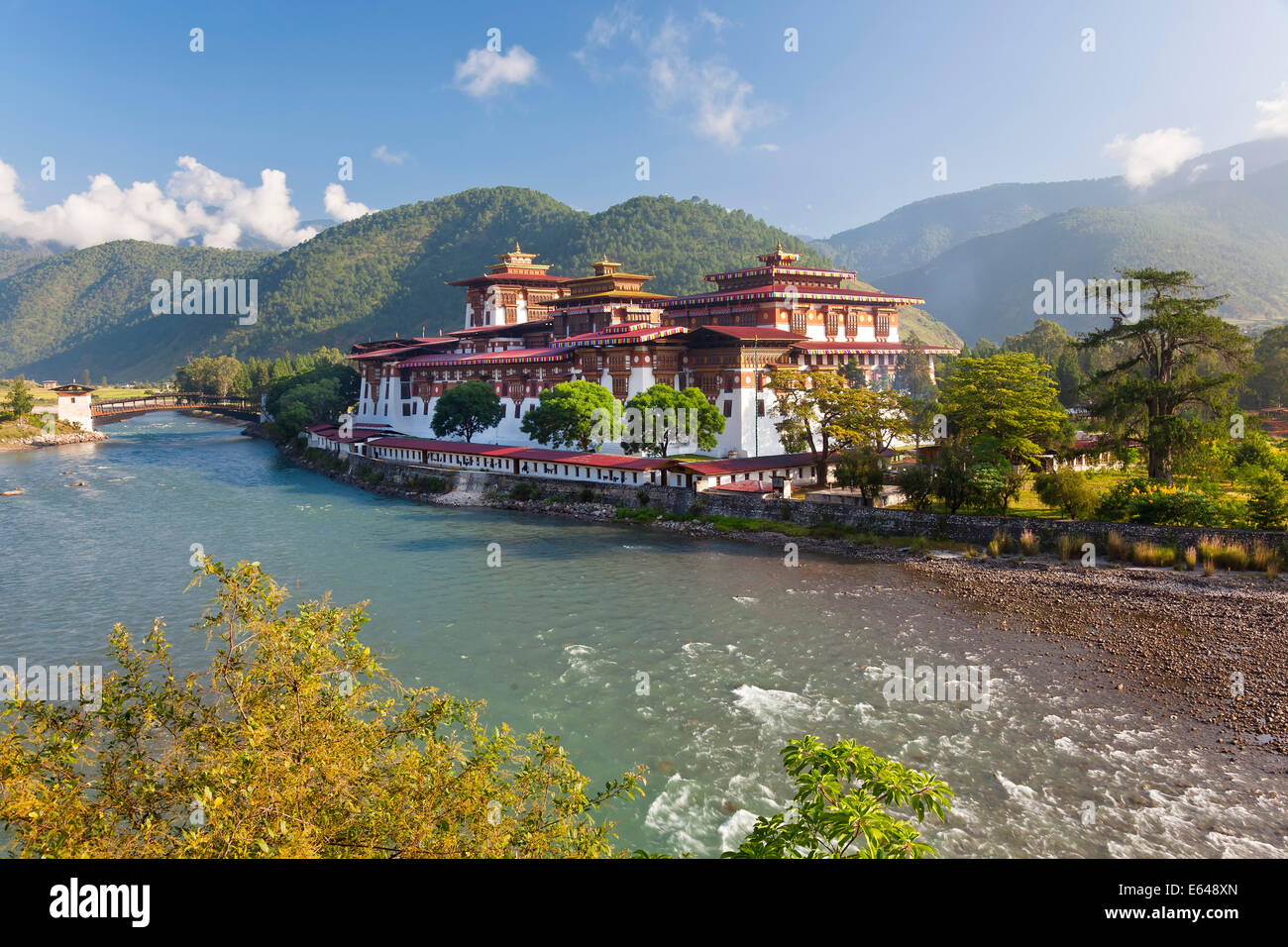 Punakha Dzong o monastero, Punakha, Bhutan Foto Stock