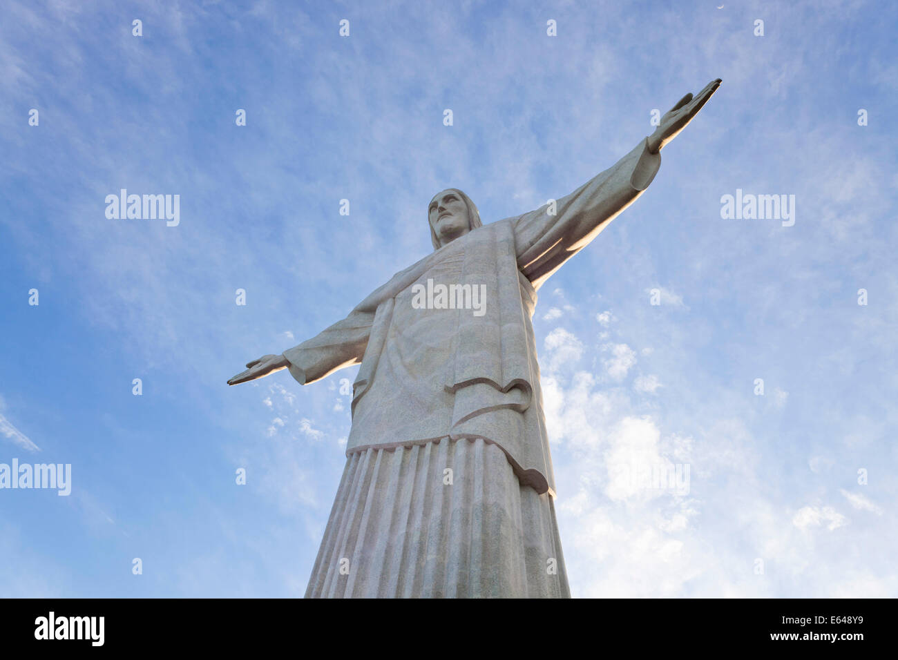 Il gigante Art Deco statua Gesù noto come Cristo Redentor (Cristo Redentore) sul monte Corcovado a Rio de Janeiro in Brasile. Foto Stock