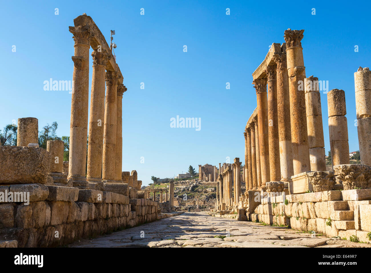 Il Cardo Maximus, strade colonnate, rovine romane, Jerash, Giordania Foto Stock