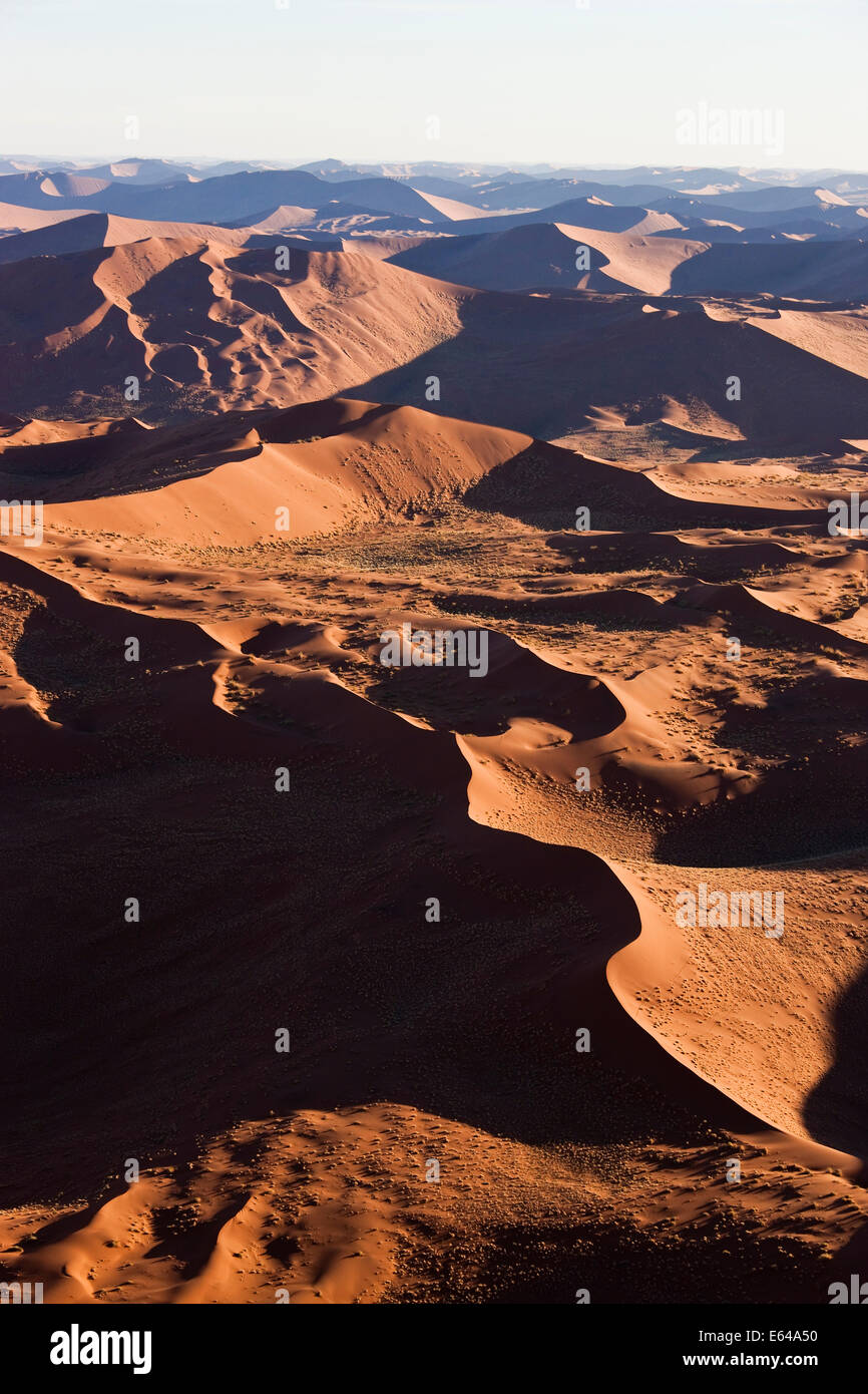 Vista aerea su dune di sabbia del deserto del Namib, Namibia Foto Stock