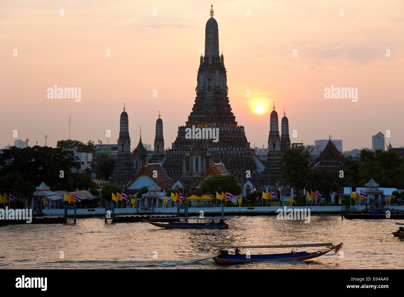 Il tempio dell'Alba (Wat Arun) al tramonto, Bangkok in Thailandia Foto Stock