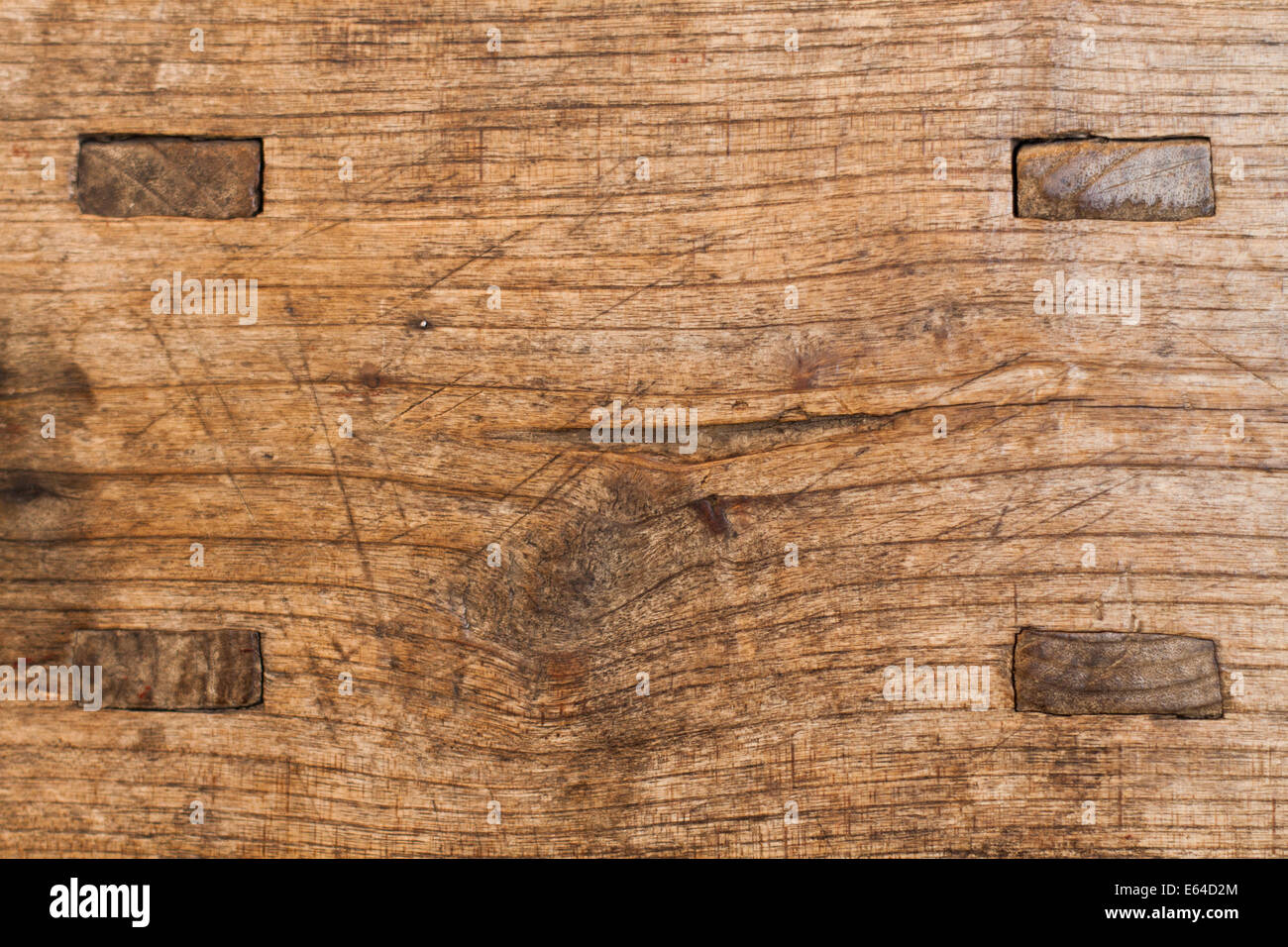 Grunge vecchio texture di legno ideale per lo sfondo o effetti di texture. Si tratta di una chiusura di un vecchio tavolo da caffè Foto Stock
