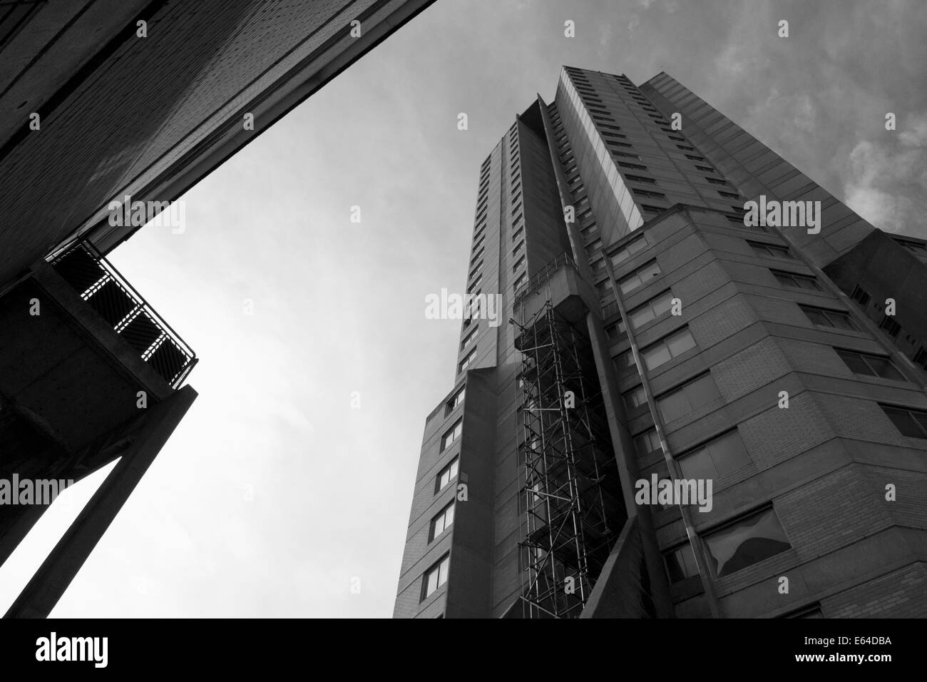 Torre Derwent aka ''l'Dunston Rocket", a 29 piani blocco residenziale in Gateshead, poiché demolita, progettato da Owen Luder. Foto Stock