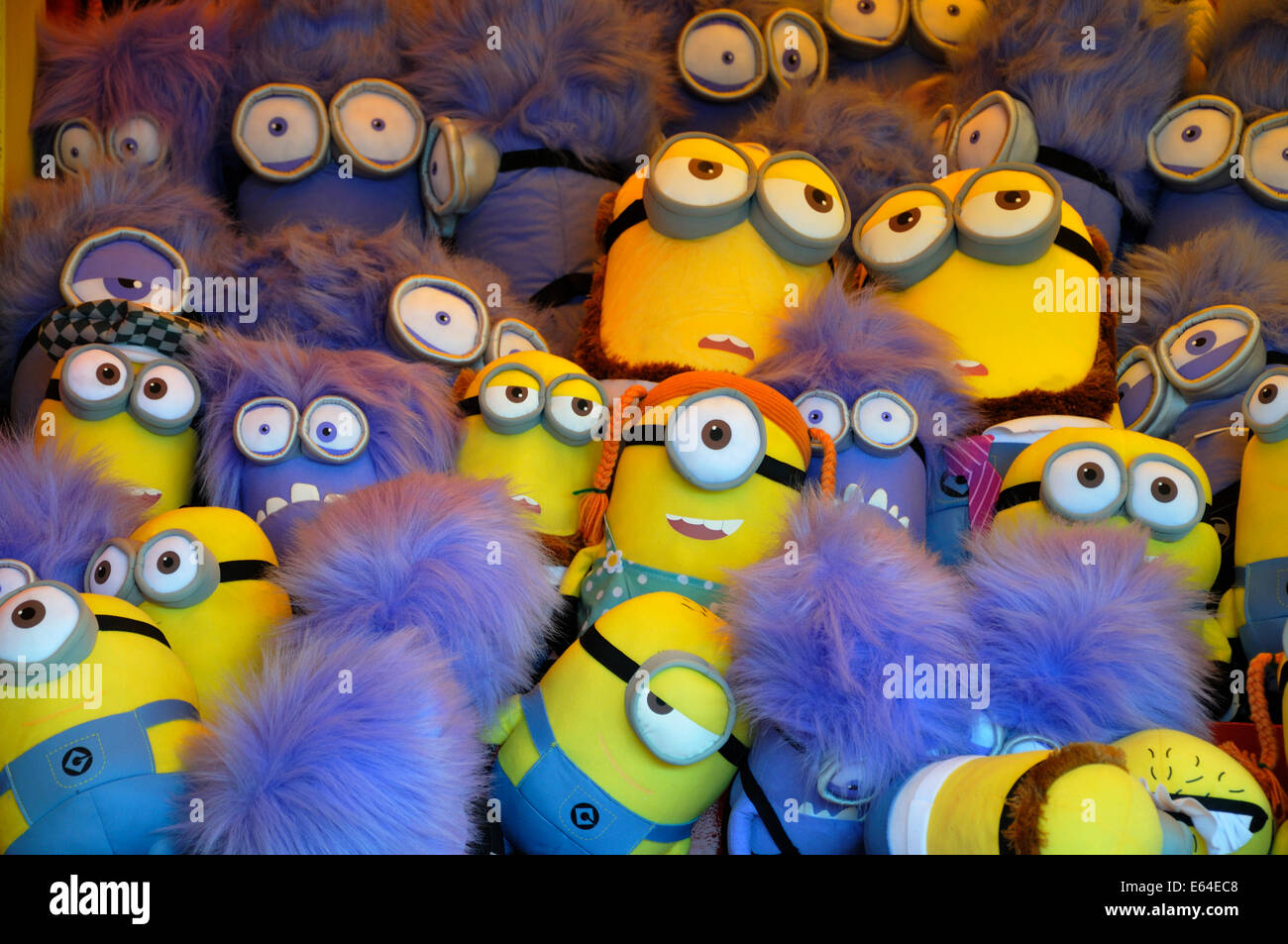 Giocattoli imbottiti con grandi occhi. Brighton , East Sussex, Inghilterra Foto Stock