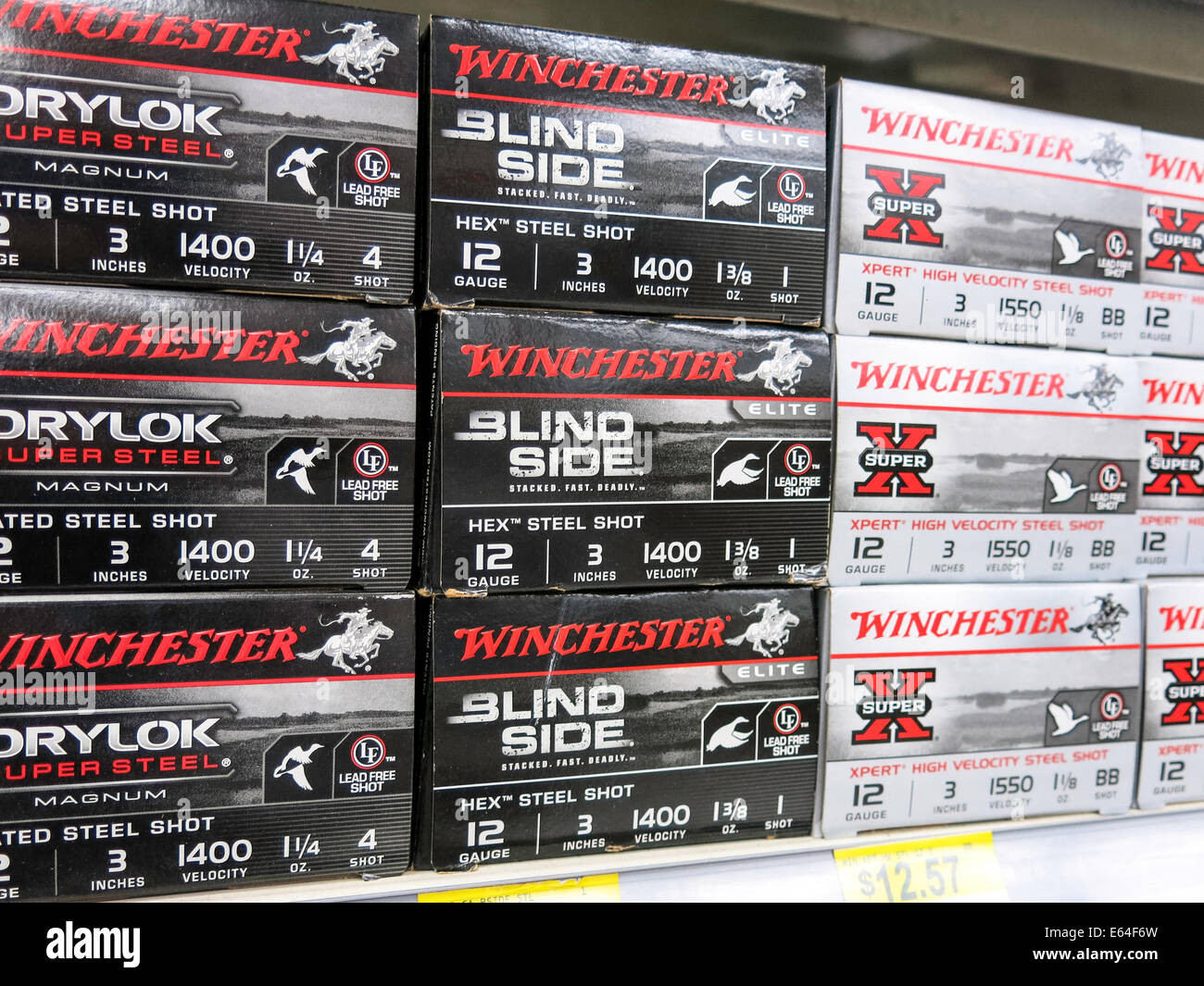 Winchester calibro 12 Shell Shotgun scatole, Walmart Discount Department Store, STATI UNITI D'AMERICA Foto Stock