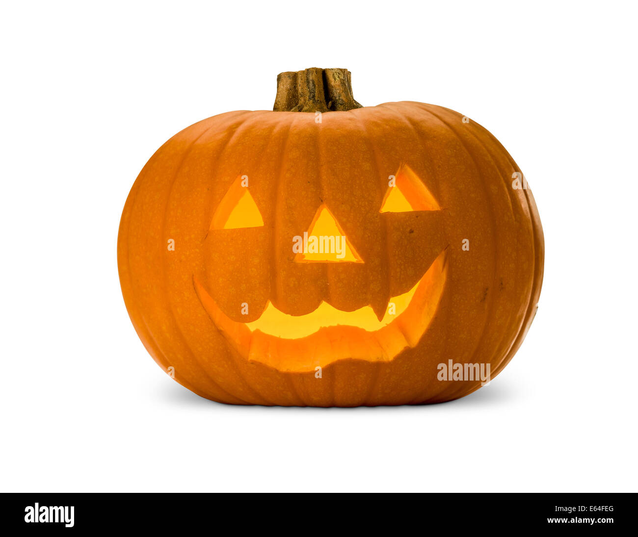 Zucca di Halloween illuminato dalla luce di candela isolati su sfondo bianco Foto Stock