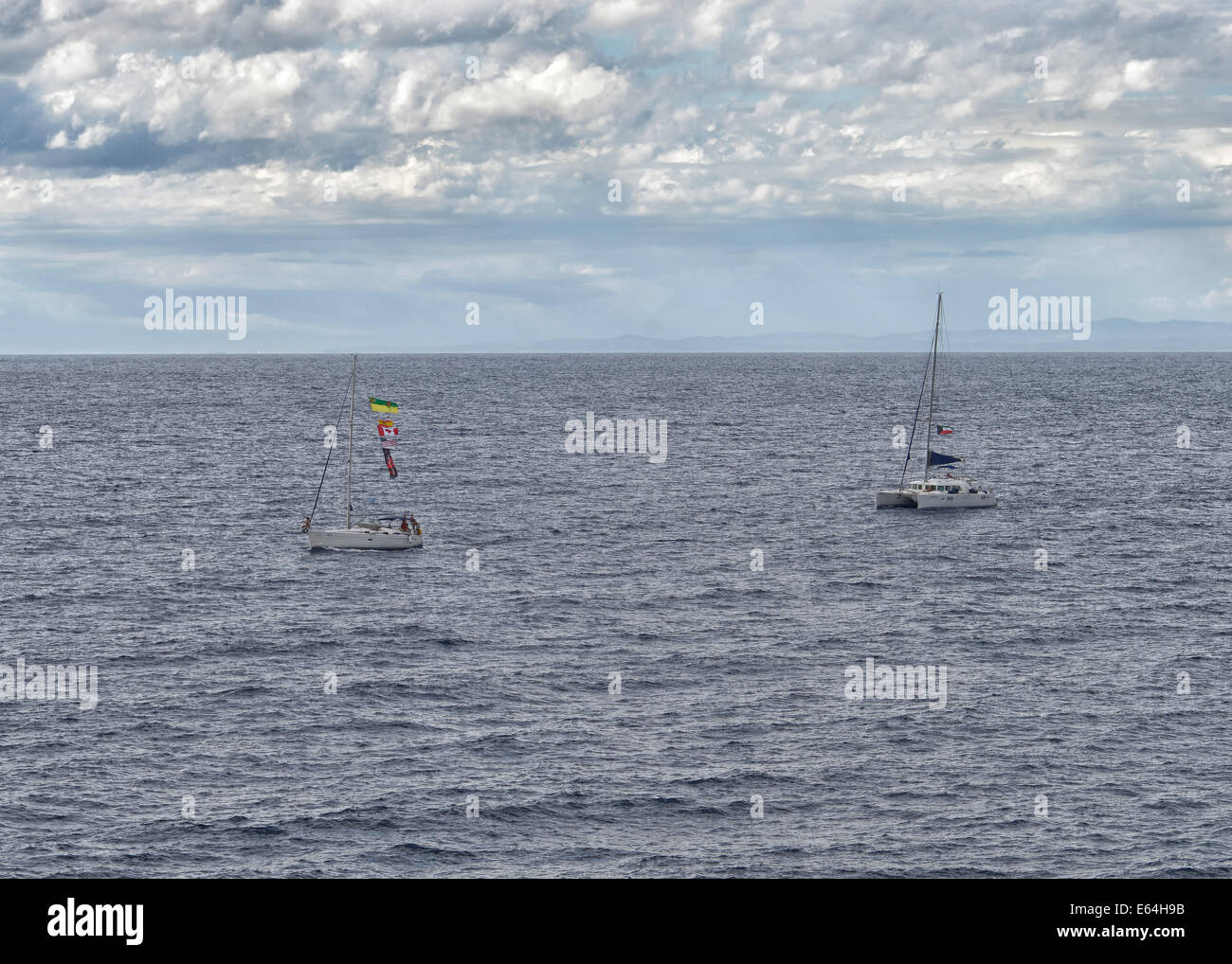 Barche a vela sul modo di Isola di Vis, Croazia Foto Stock