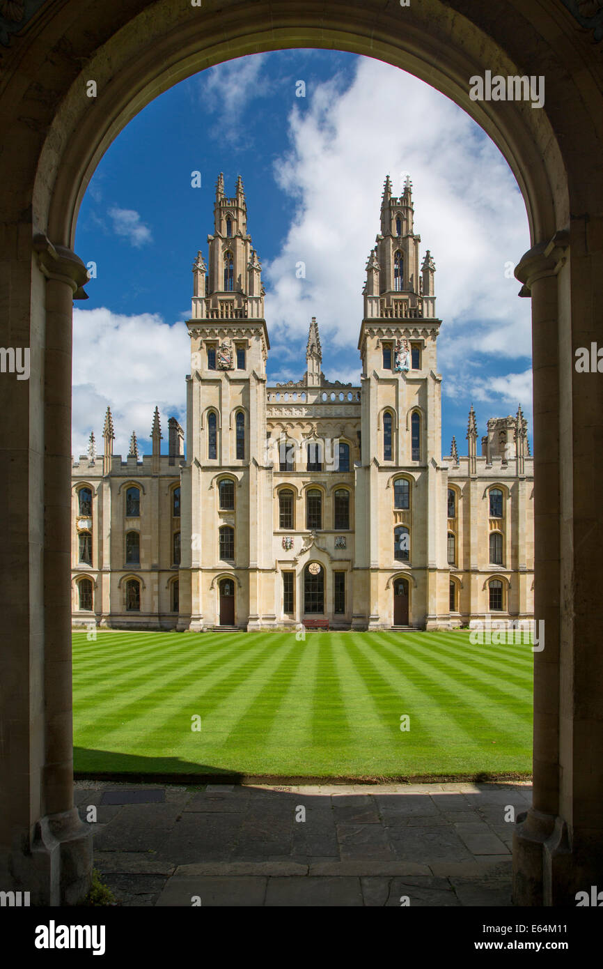 All Souls College - fondata nel 1438 da Enrico VI, Oxford, Oxfordshire, Inghilterra Foto Stock