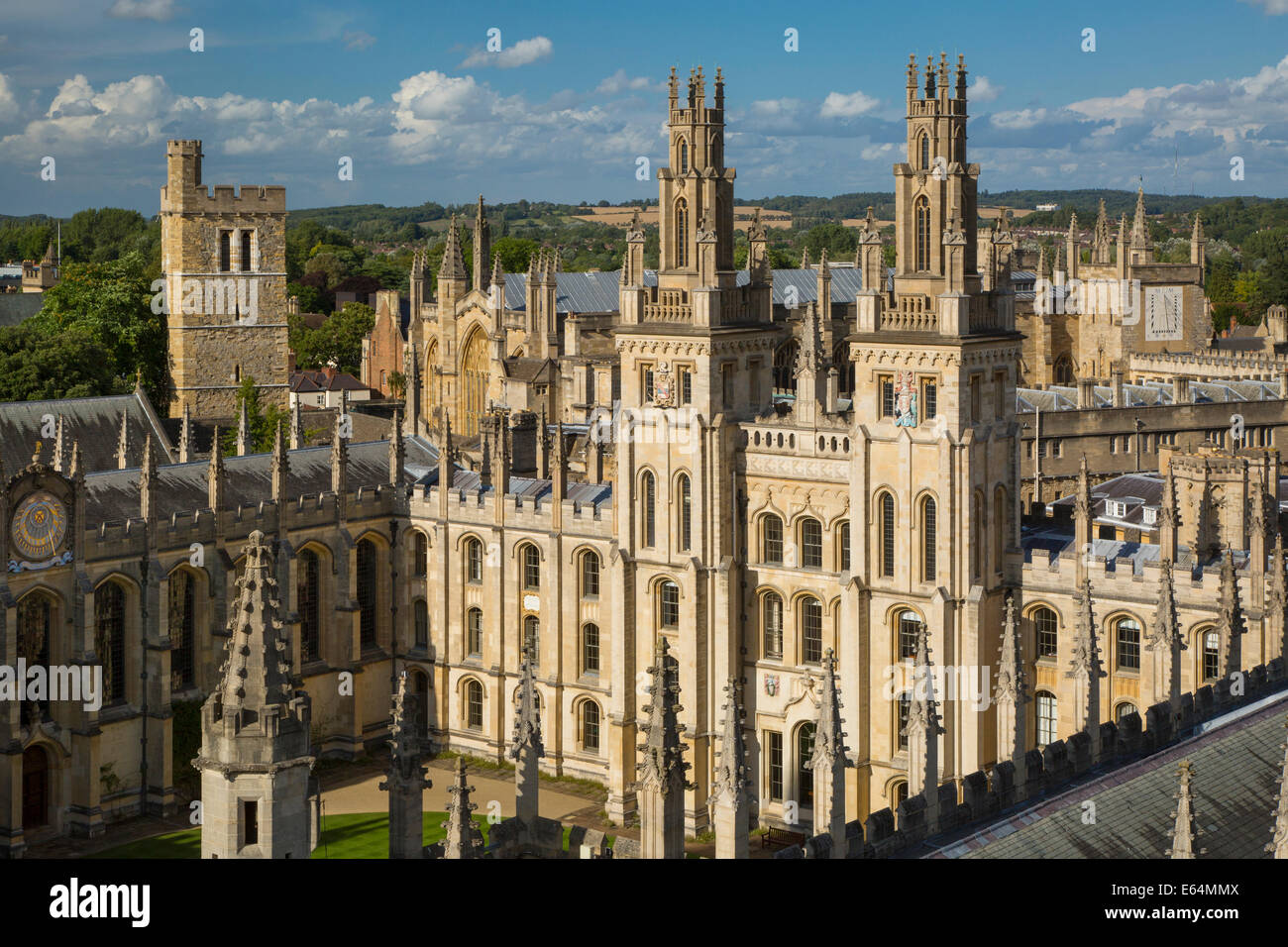 All Souls College e le molte guglie di Oxford University, Oxfordshire, Inghilterra Foto Stock