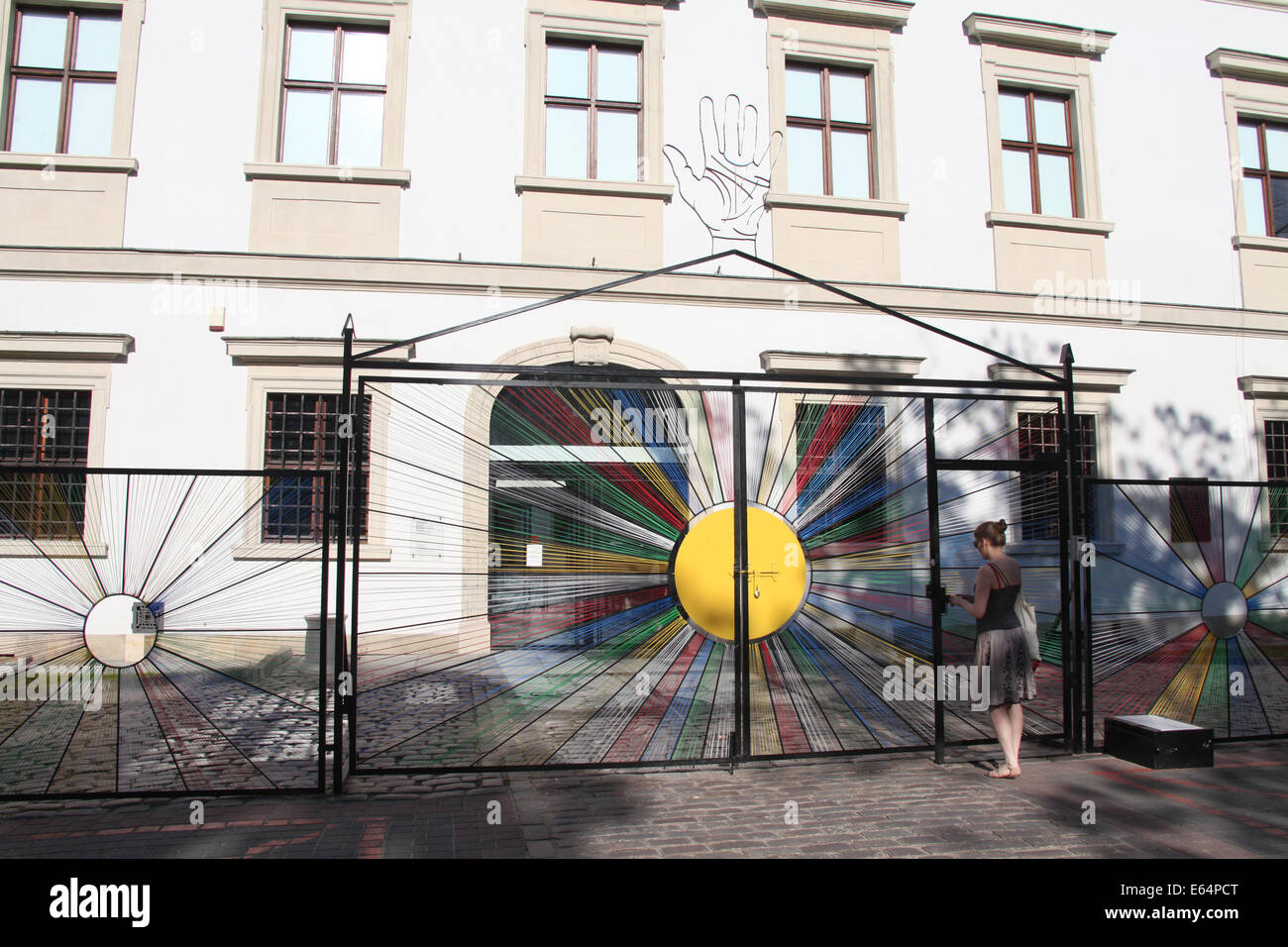 Arte Temporanea installazione presso l'entrata al Centro di Arte Contemporanea di Varsavia Foto Stock