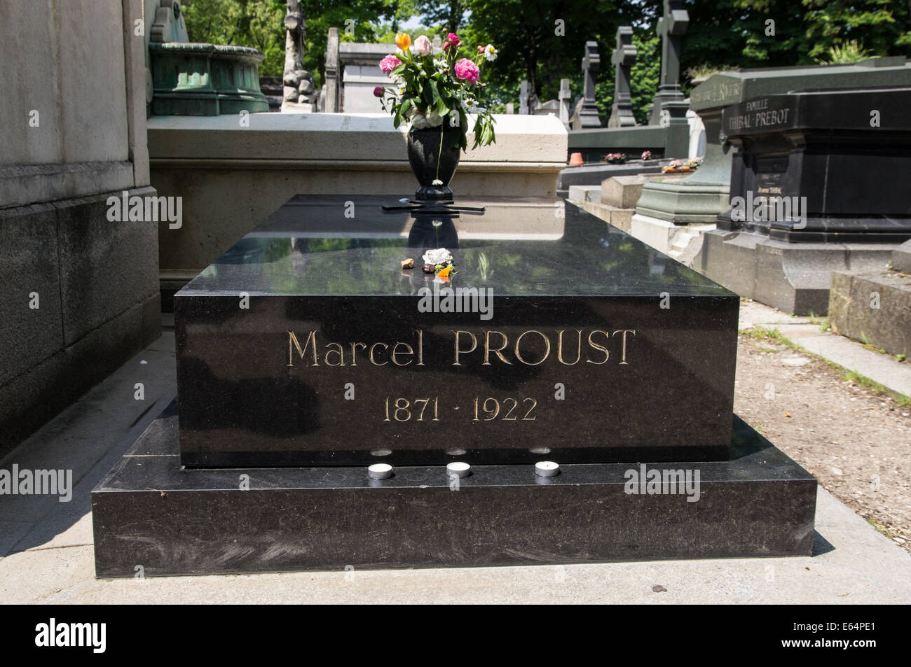 Tomba del romanziere scrittore Marcel Proust nel cimitero di Pere Lachaise di Parigi, Francia Foto Stock