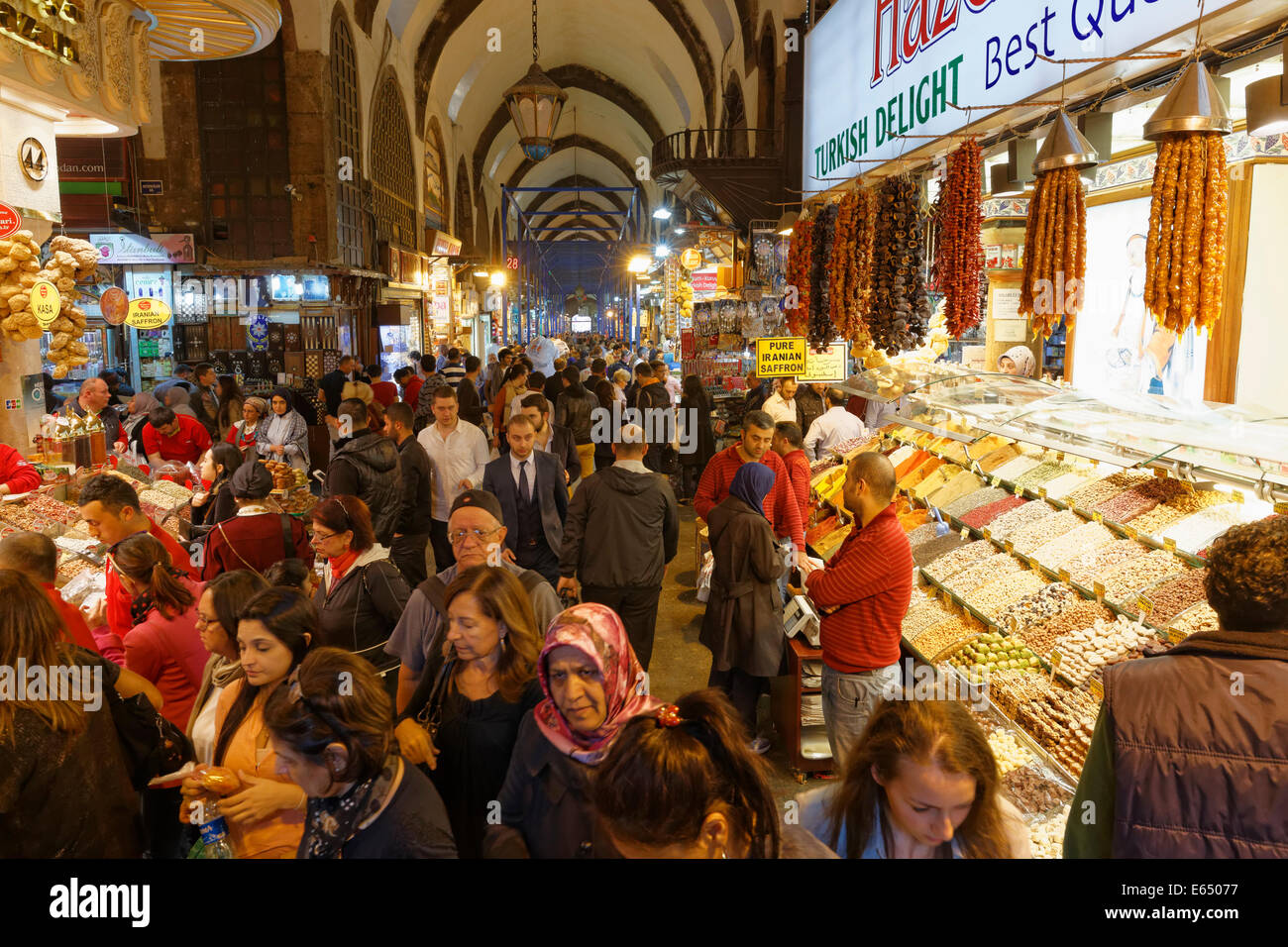 Misir Çarşısı, il Bazaar Egiziano delle Spezie o il Bazaar, Eminönü, Istanbul, parte europea, Turchia Foto Stock