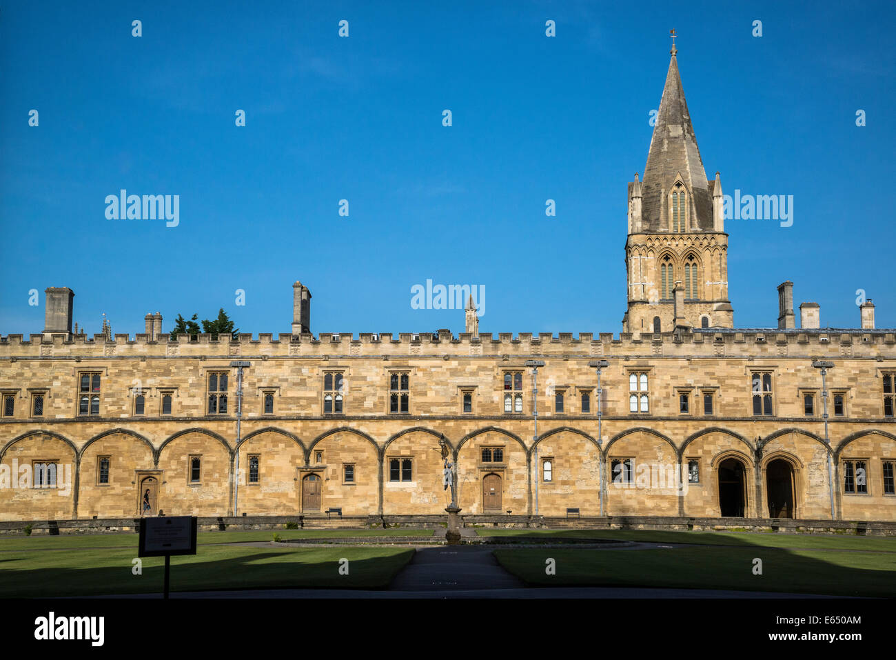 Christ Church College, quadrangolo centrale e la Cattedrale la guglia, Oxford, England, Regno Unito Foto Stock
