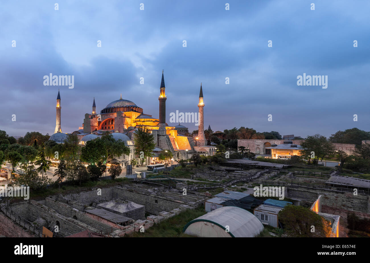 Foto panoramica di Hagia Sophia chiesa e moschea di Istanbul, Turchia Foto Stock
