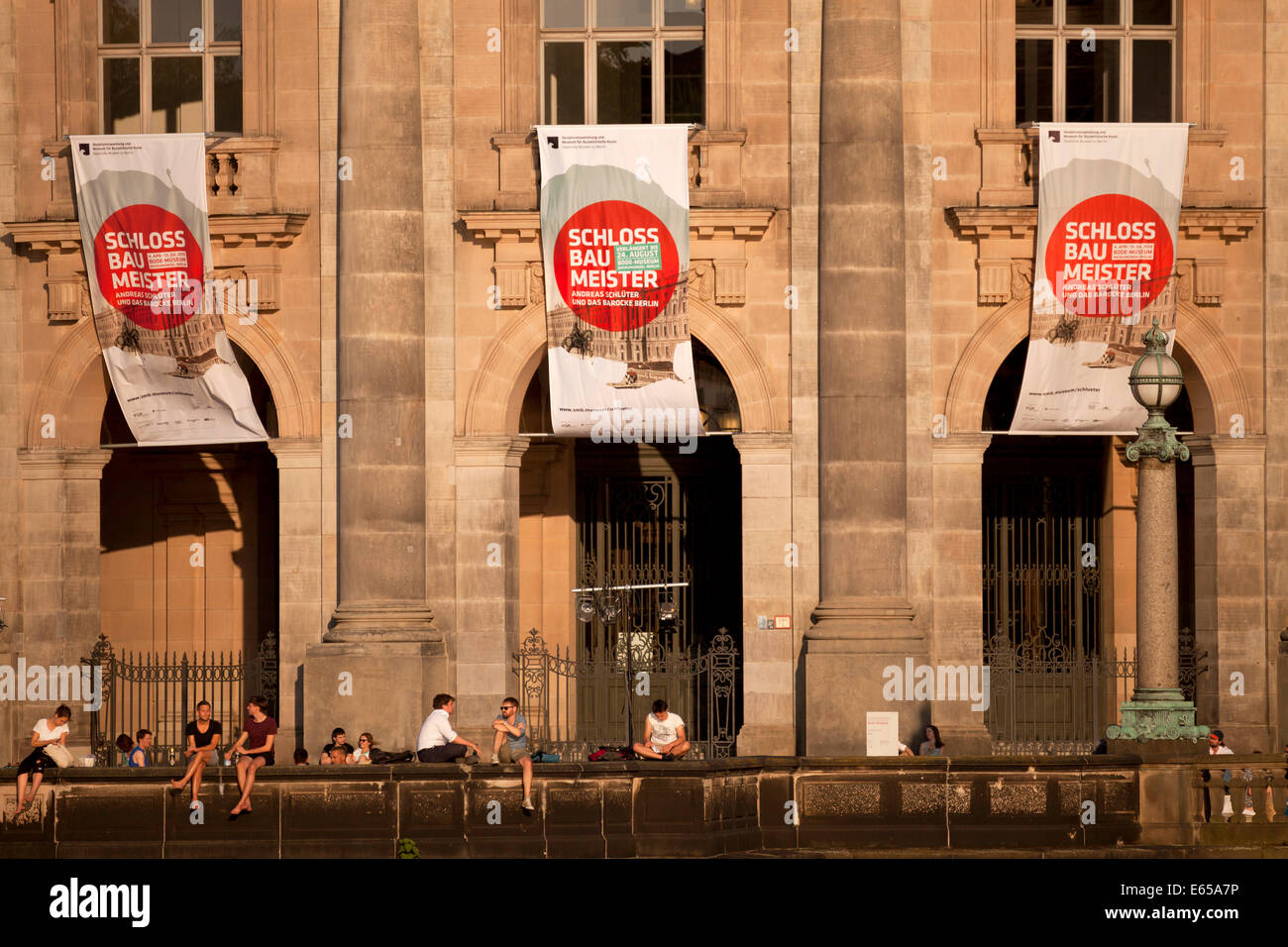 Gli ospiti seduti al Bode Museum, l'Isola dei Musei di Berlino, Germania, Europa Foto Stock