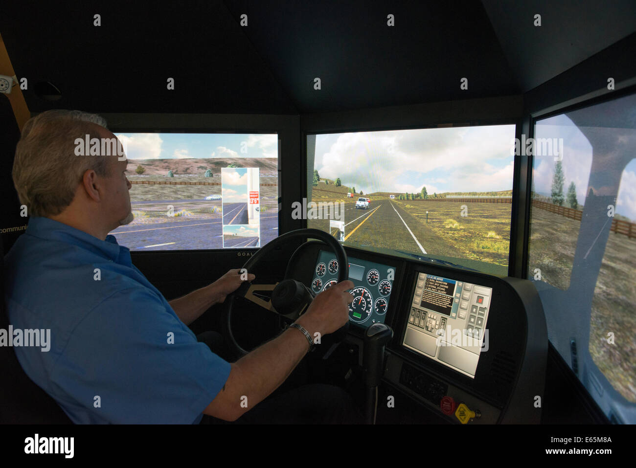 L3 Communications basati sul movimento carrello simulatore di guida utilizzato per addestrare i guidatori di autocarri a Bozzuto, un gigante distributore alimentare. Foto Stock