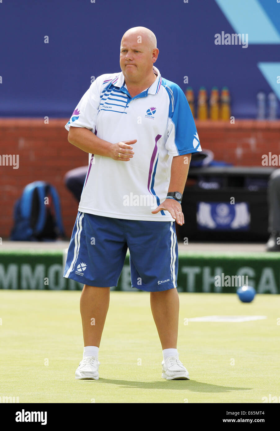 Alex Marshall di Scozia v Inghilterra in la medaglia d oro corrispondono nella mens fours al Kelvingrove Lawn Bowls Center, 2014 Foto Stock