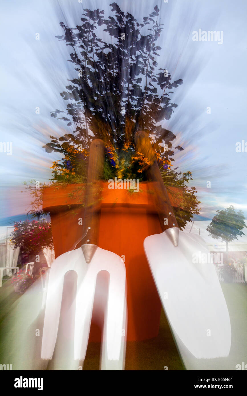 Southport, Merseyside, Regno Unito. 15 Agosto, 2014. Fiore gigante di pentola e garden center strumenti in Gran Bretagna è indipendente più grande mostra dei fiori Foto Stock