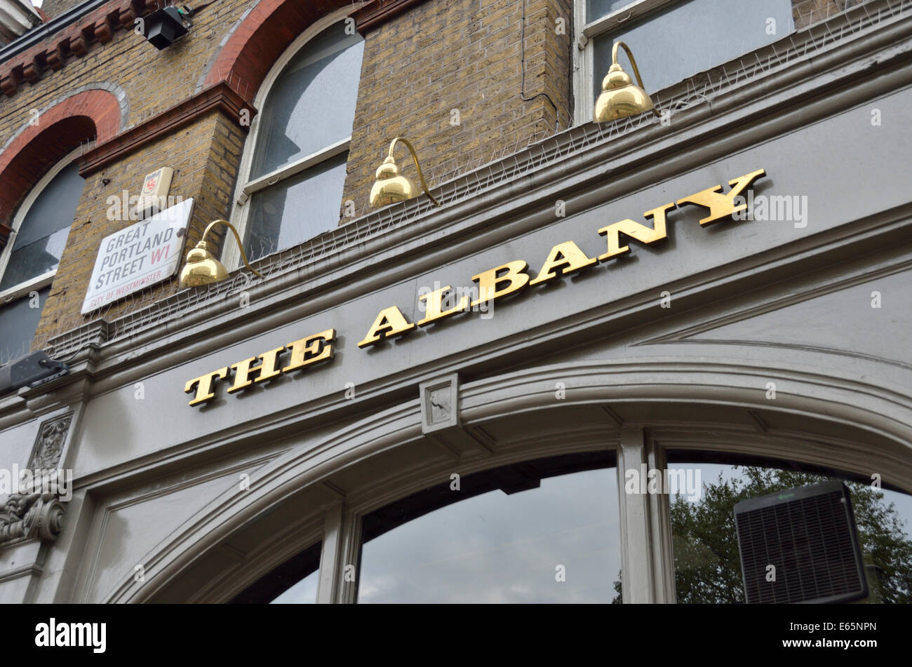 La Albany pub di Great Portland Street, Londra, Regno Unito. Foto Stock