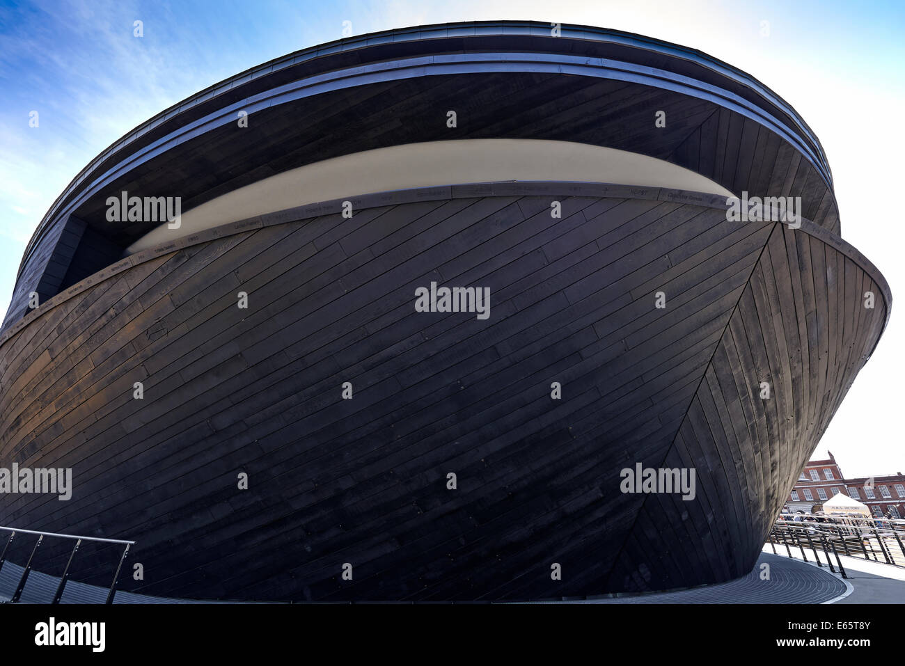 Portsmouth Historic Dockyard dotato del nuovissimo Mary Rose Museum e famosa in tutto il mondo le navi HMS Victory e HMS Warrior (1860) Foto Stock