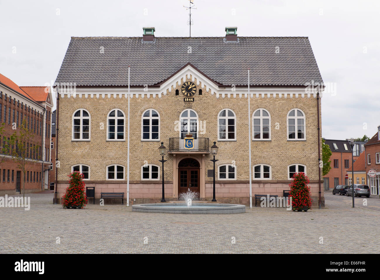 Il vecchio municipio sulla piazza del mercato in Nykøbing Mors su Limfjord nel Nord dello Jutland in Danimarca Foto Stock