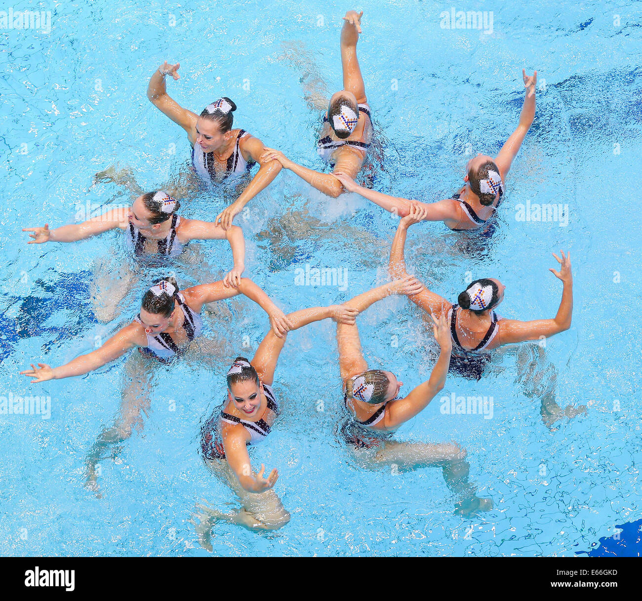 Berlino, Germania. Il 15 agosto, 2014. Team di Germania compete nel nuoto sincronizzato libera combinazione preliminare al XXXII LEN European Swimming Championships 2014 al Schwimm- und Palazzetto Europa-Sportpark im (SSE) di Berlino, Germania, 15 agosto 2014. Foto: Annibale/dpa/Alamy Live News Foto Stock