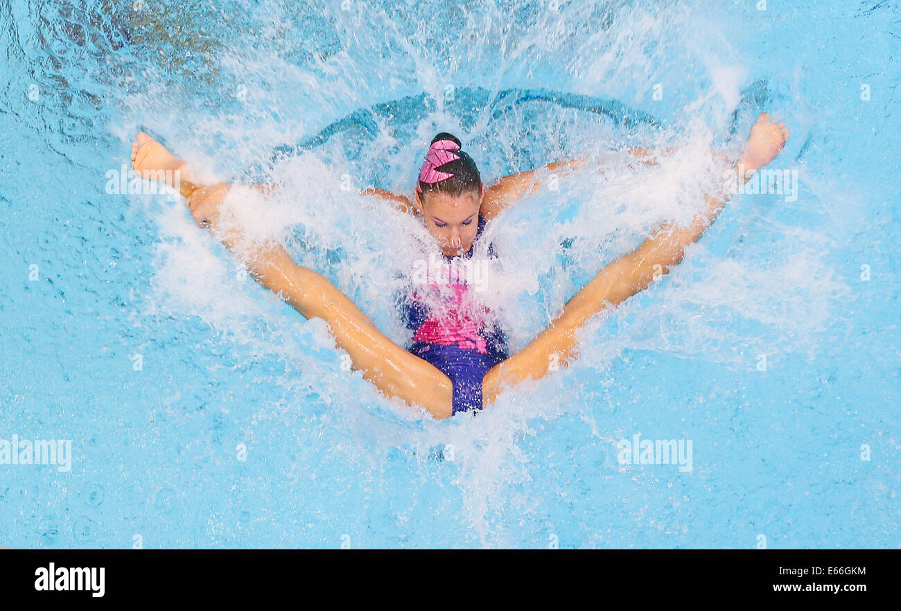 Berlino, Germania. Il 15 agosto, 2014. Team di Ungheria compete nel nuoto sincronizzato libera combinazione preliminare al XXXII LEN European Swimming Championships 2014 al Schwimm- und Palazzetto Europa-Sportpark im (SSE) di Berlino, Germania, 15 agosto 2014. Foto: Annibale/dpa/Alamy Live News Foto Stock