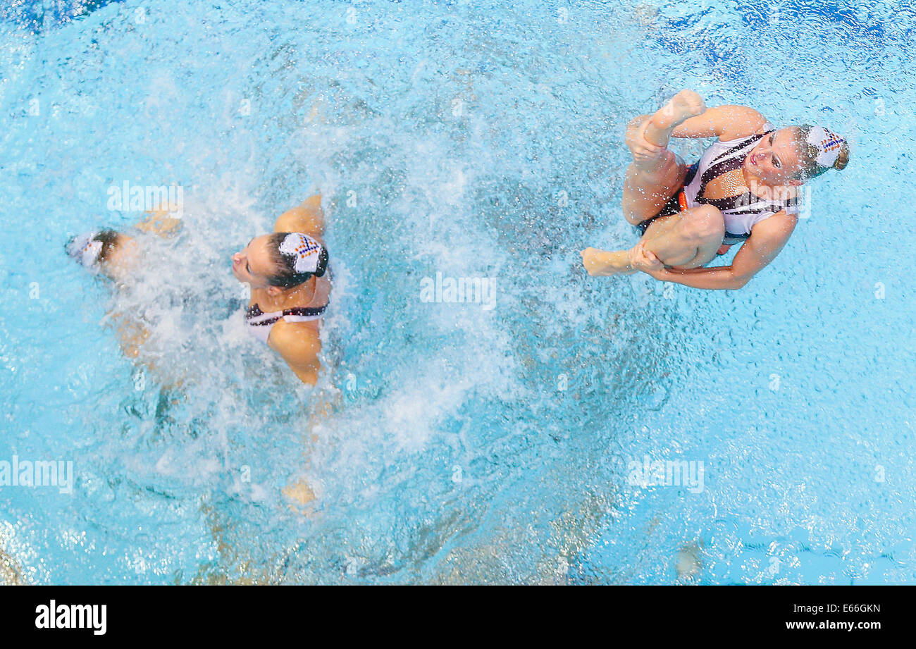 Berlino, Germania. Il 15 agosto, 2014. Team di Germania compete nel nuoto sincronizzato libera combinazione preliminare al XXXII LEN European Swimming Championships 2014 al Schwimm- und Palazzetto Europa-Sportpark im (SSE) di Berlino, Germania, 15 agosto 2014. Foto: Annibale/dpa/Alamy Live News Foto Stock