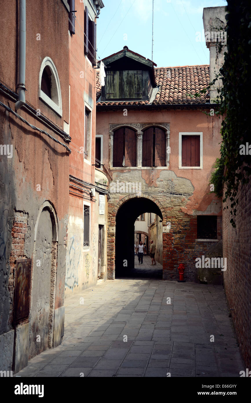 Italia Venezia Santa Croce allyway isolata Foto Stock